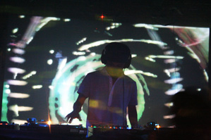 Kentaro Iwaki    DJ/Sound Creator 